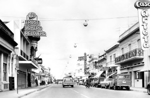 Calle Saenz Peña. Centro de Junín. Año 1982. 
