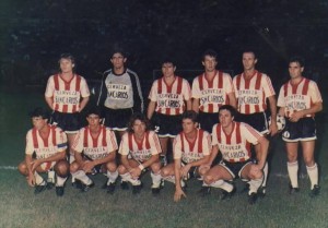 23 de febrero de 1991. Victoria 3 a 1 de Unión sobre Racing Club. Rabuñal es el último de los sentados desde la izquierda. 