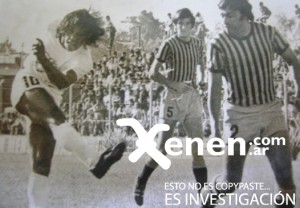 Cholo Calamar. En ese derechazo se evidencia toda la potencia del Cholo. En Platense jugó 105 partidos, y convirtió 33 goles, entre 1974 y 1976.